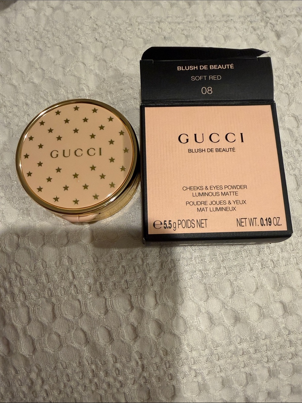 Gucci Blush De Beauté Compact in Soft Red Color 08